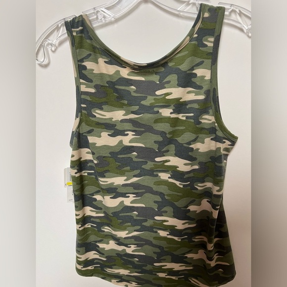 REBELLIOUS ONE. CAMOUFLAGE KNOT FRONT SLEEVELESS TANK TOP - Picture 3 of 5